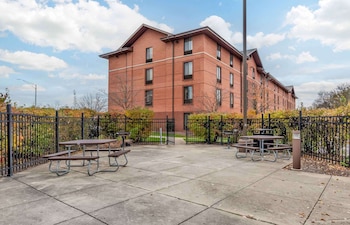 extended stay america suites chicago lombard yorktown center