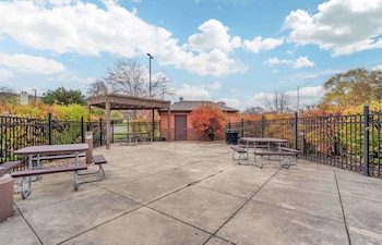 extended stay america suites chicago lombard yorktown center