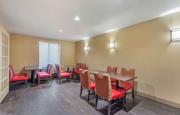 extended stay america suites chicago lombard yorktown center