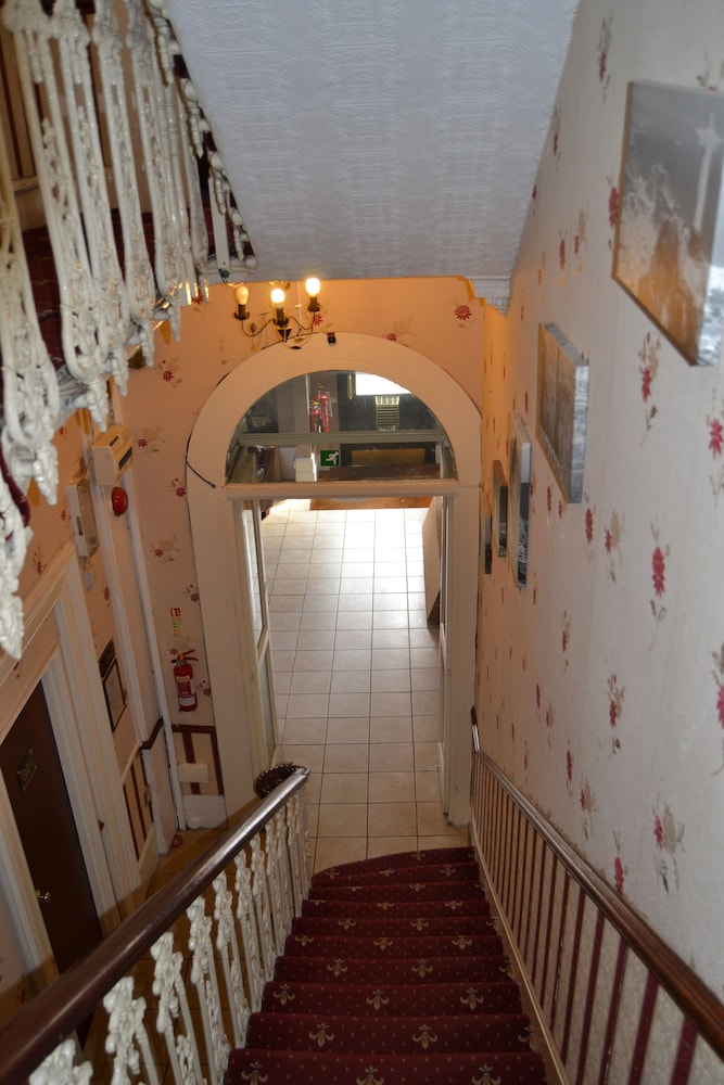 hyde park court hotel