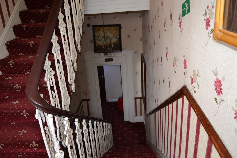 hyde park court hotel