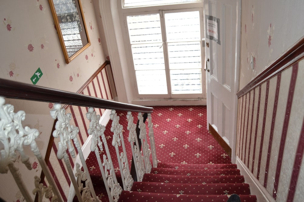 hyde park court hotel