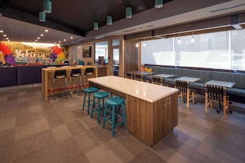 tru by hilton yakima airport