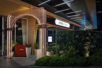 embassy suites by hilton dubai business bay