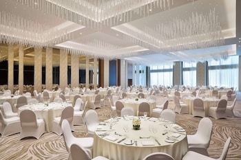 embassy suites by hilton dubai business bay