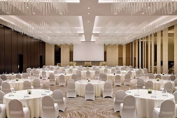 embassy suites by hilton dubai business bay