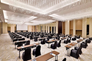 embassy suites by hilton dubai business bay