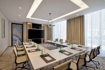 embassy suites by hilton dubai business bay