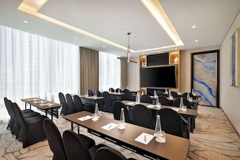 embassy suites by hilton dubai business bay