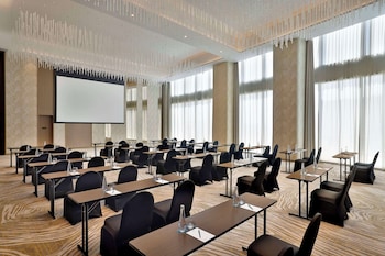 embassy suites by hilton dubai business bay