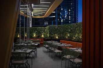 embassy suites by hilton dubai business bay