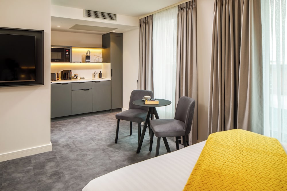 southgate hotel london