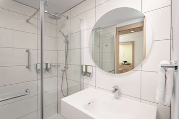 hampton by hilton nuneaton