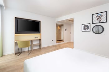 hampton by hilton nuneaton