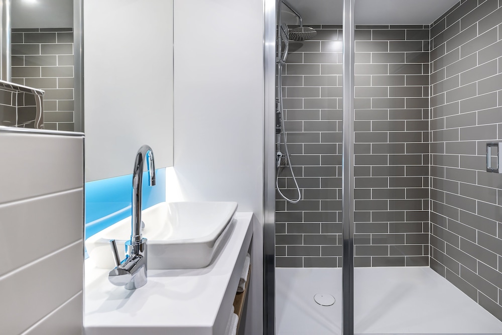 holiday inn express paris poissy