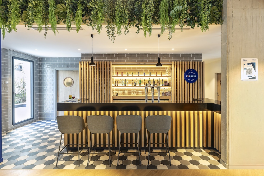 holiday inn express paris poissy