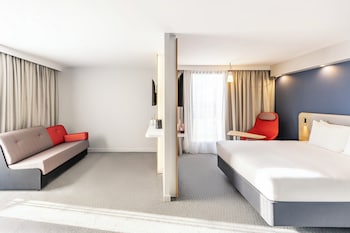 holiday inn express paris poissy