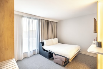 holiday inn express paris poissy