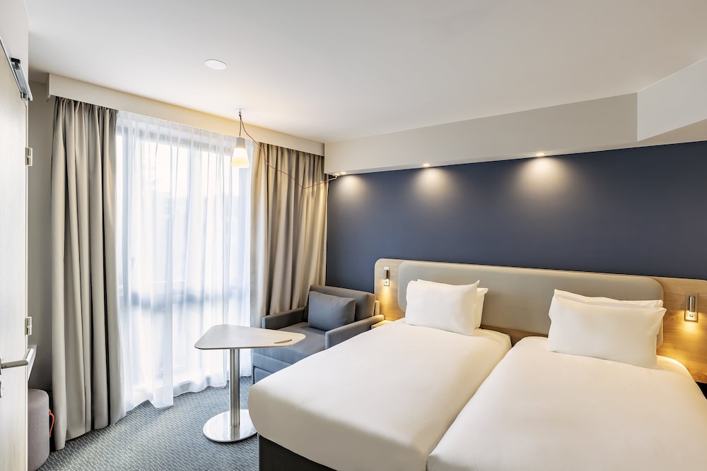 holiday inn express paris poissy