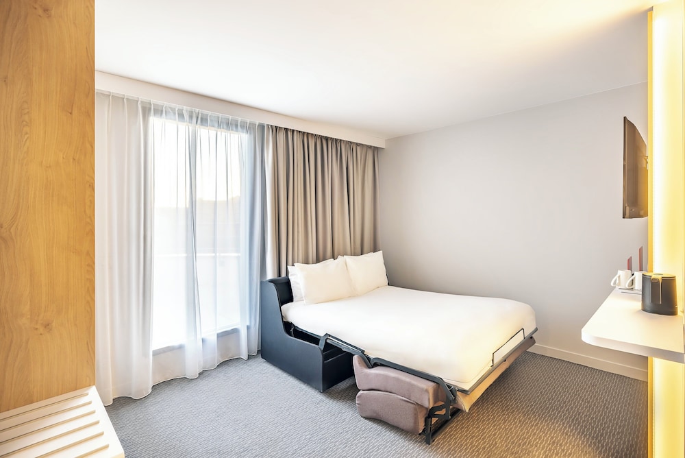 holiday inn express paris poissy