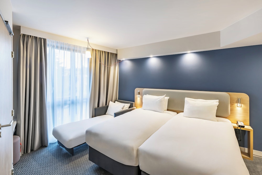 holiday inn express paris poissy