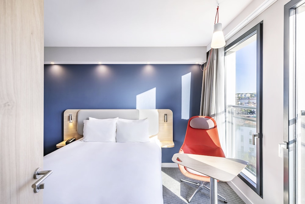 holiday inn express paris poissy