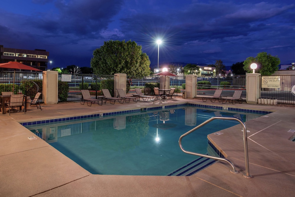 hampton inn albuquerque university midtown