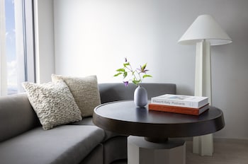 kimpton claret hotel