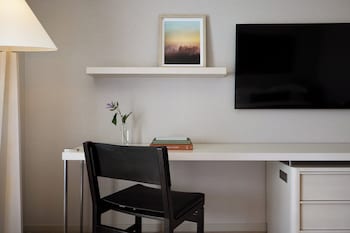 kimpton claret hotel