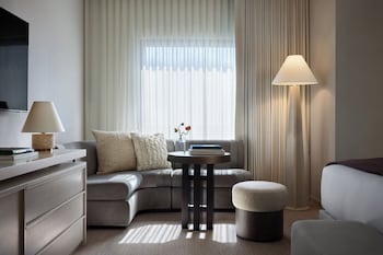 kimpton claret hotel