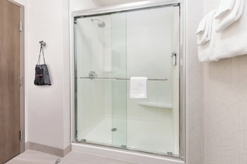 holiday inn express and suites austin airport east