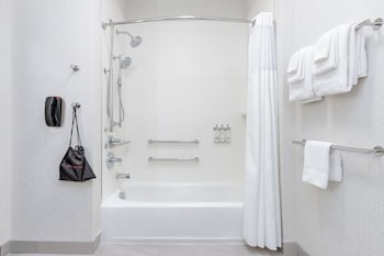 holiday inn express and suites austin airport east