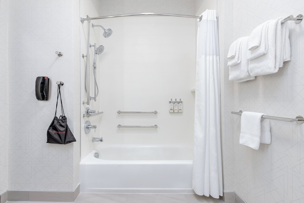 holiday inn express and suites austin airport east