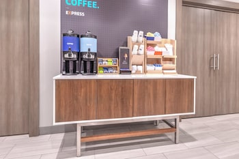 holiday inn express and suites austin airport east