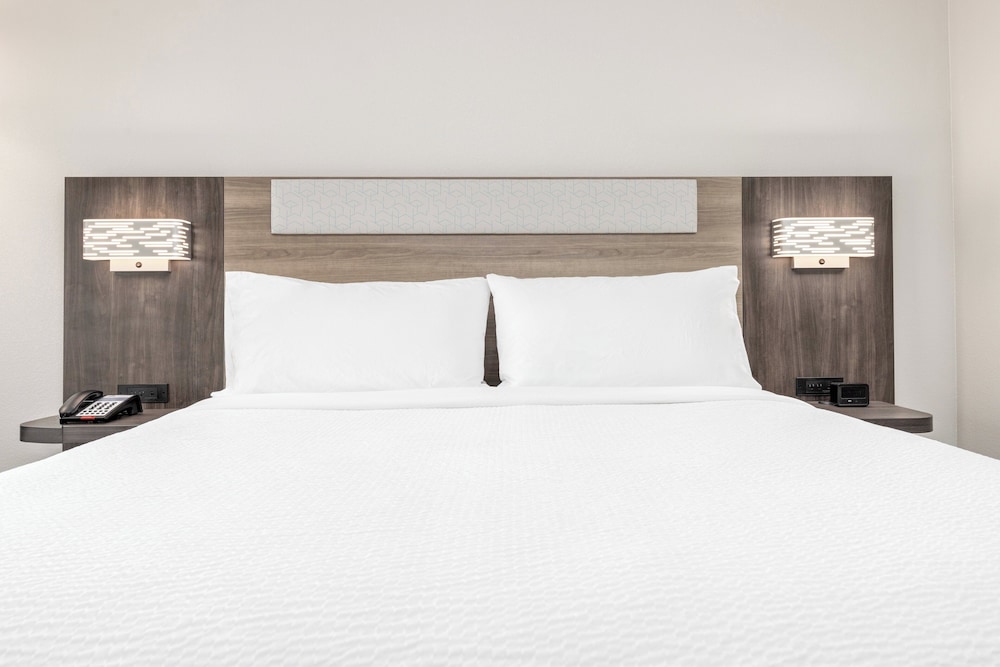 holiday inn express and suites austin airport east