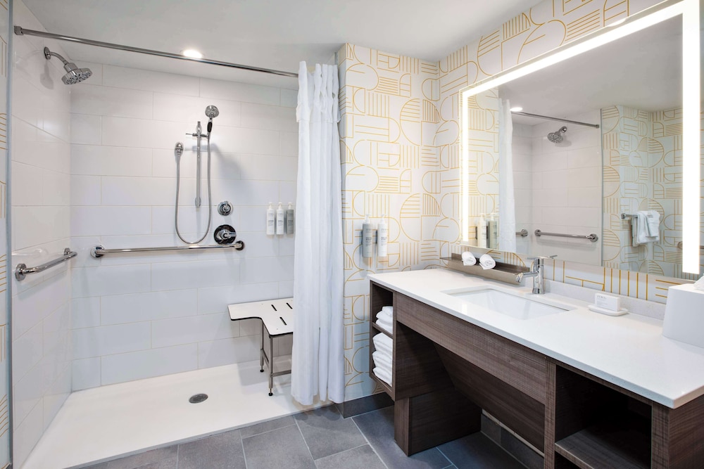 home2 suites by hilton grand rapids northeast