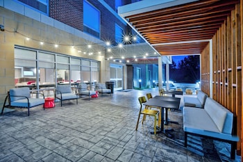 home2 suites by hilton grand rapids northeast