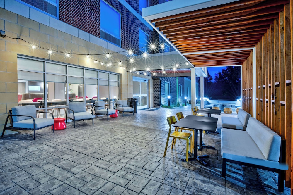 home2 suites by hilton grand rapids northeast