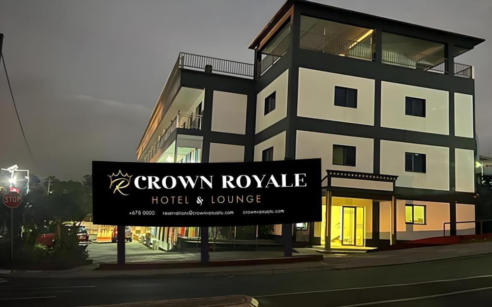 crown royale hotel and lounge