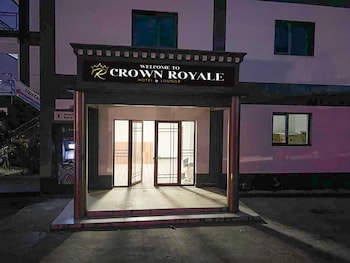 crown royale hotel and lounge