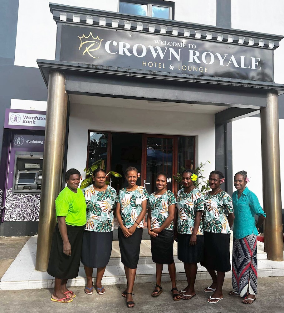 crown royale hotel and lounge