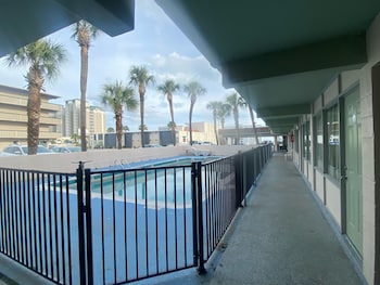 Palms By The Beach Motel,1900 S Ocean Blvd,2 star