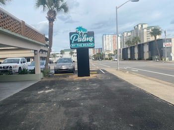 Palms By The Beach Motel,1900 S Ocean Blvd,2 star