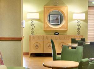 hampton inn harrisonburg university
