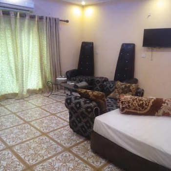 hotel versa apartment and lodges lahore
