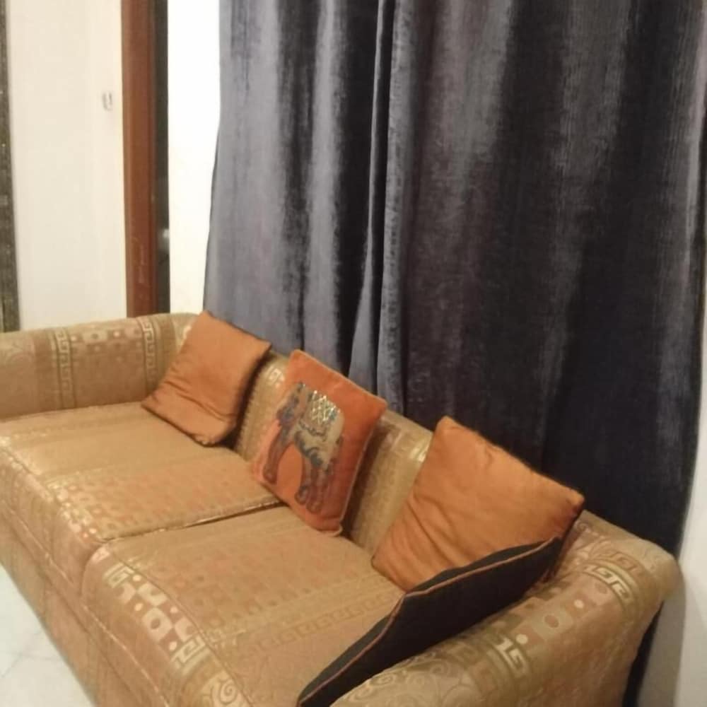 hotel versa apartment and lodges lahore