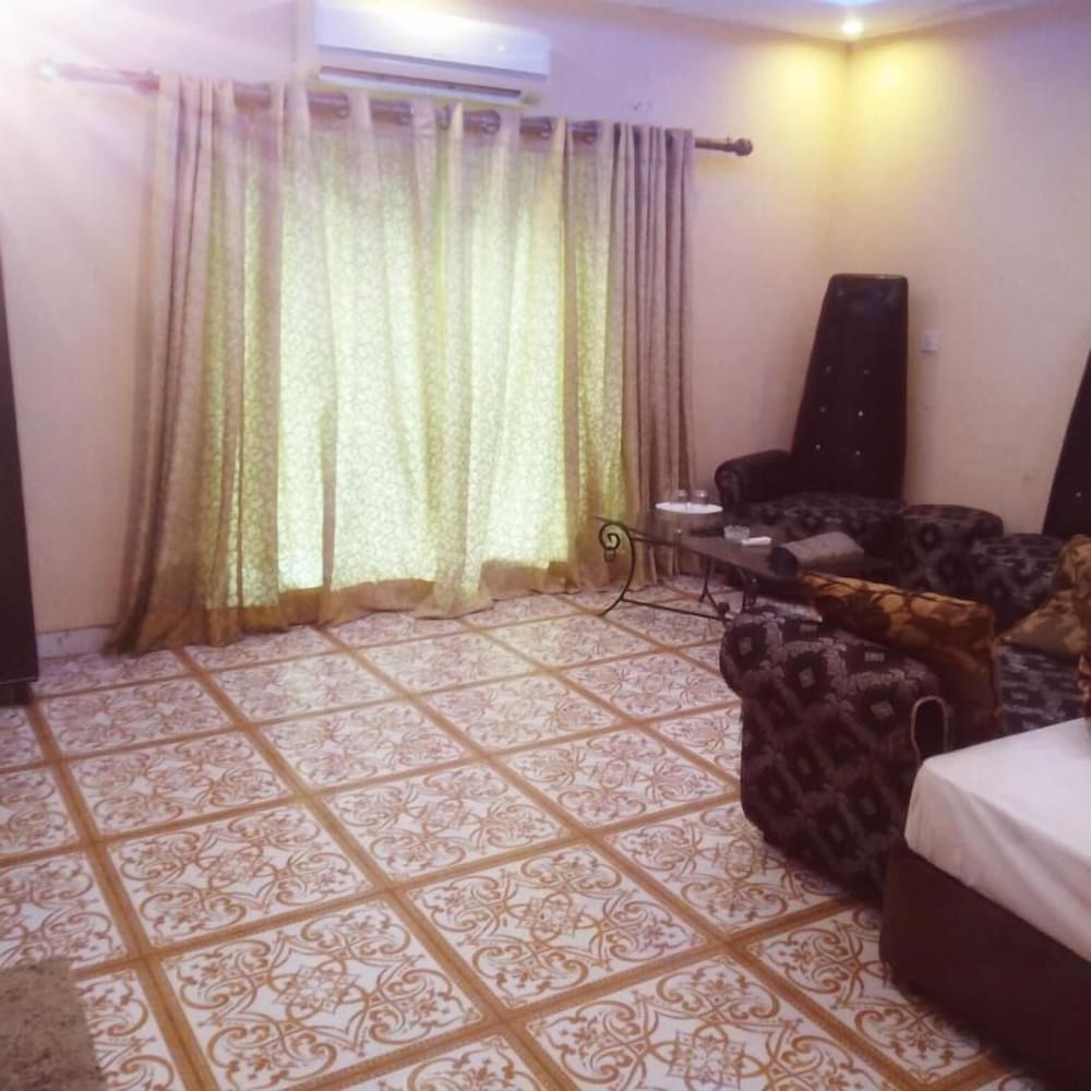 hotel versa apartment and lodges lahore