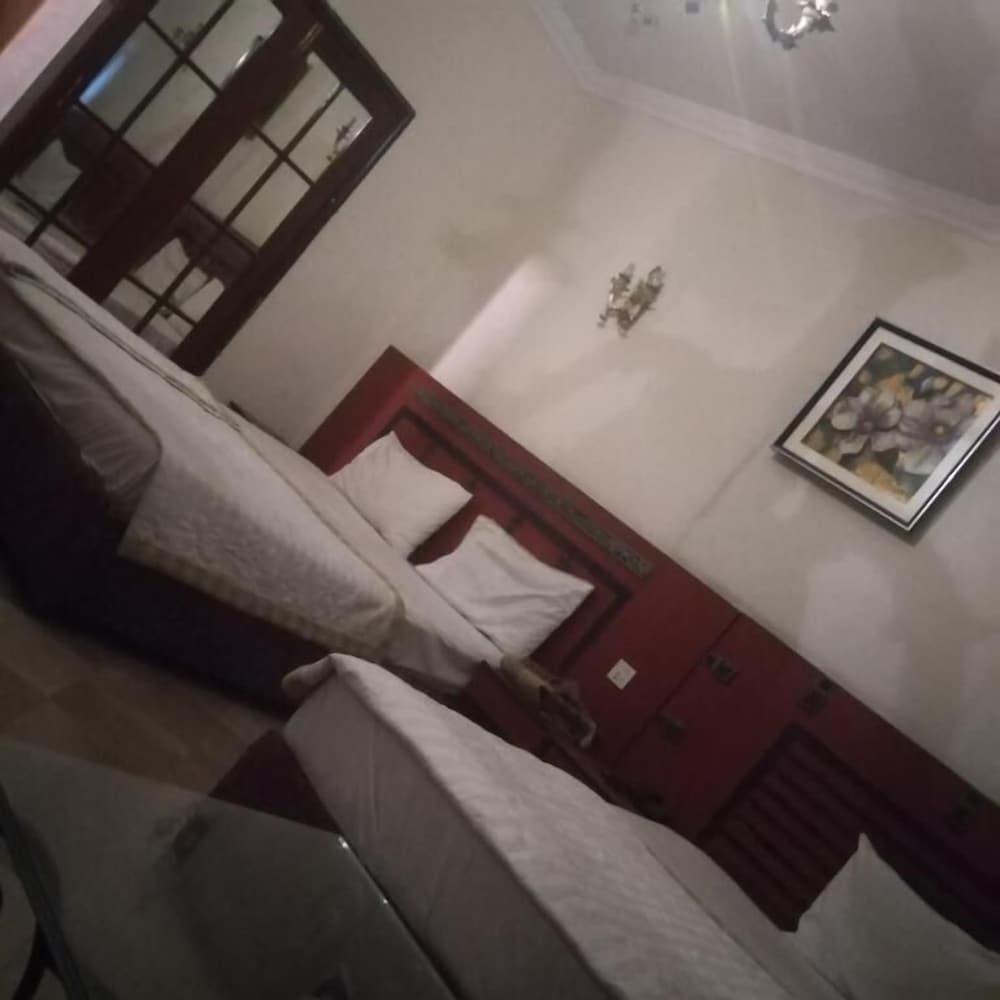 hotel versa apartment and lodges lahore