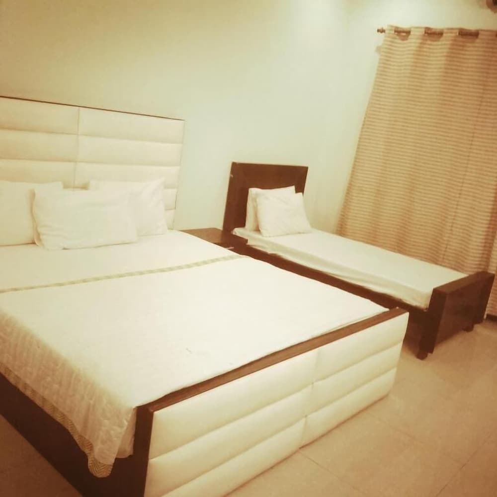 hotel versa apartment and lodges lahore