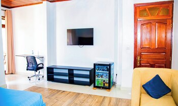 netluna villa hotel and tours